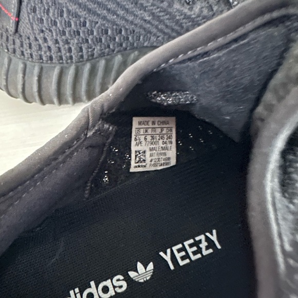 Yeezy Boost V2 350 Black - Picture 3 of 3